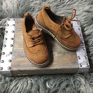 Zara. Adorable shoes 👞 💛👑